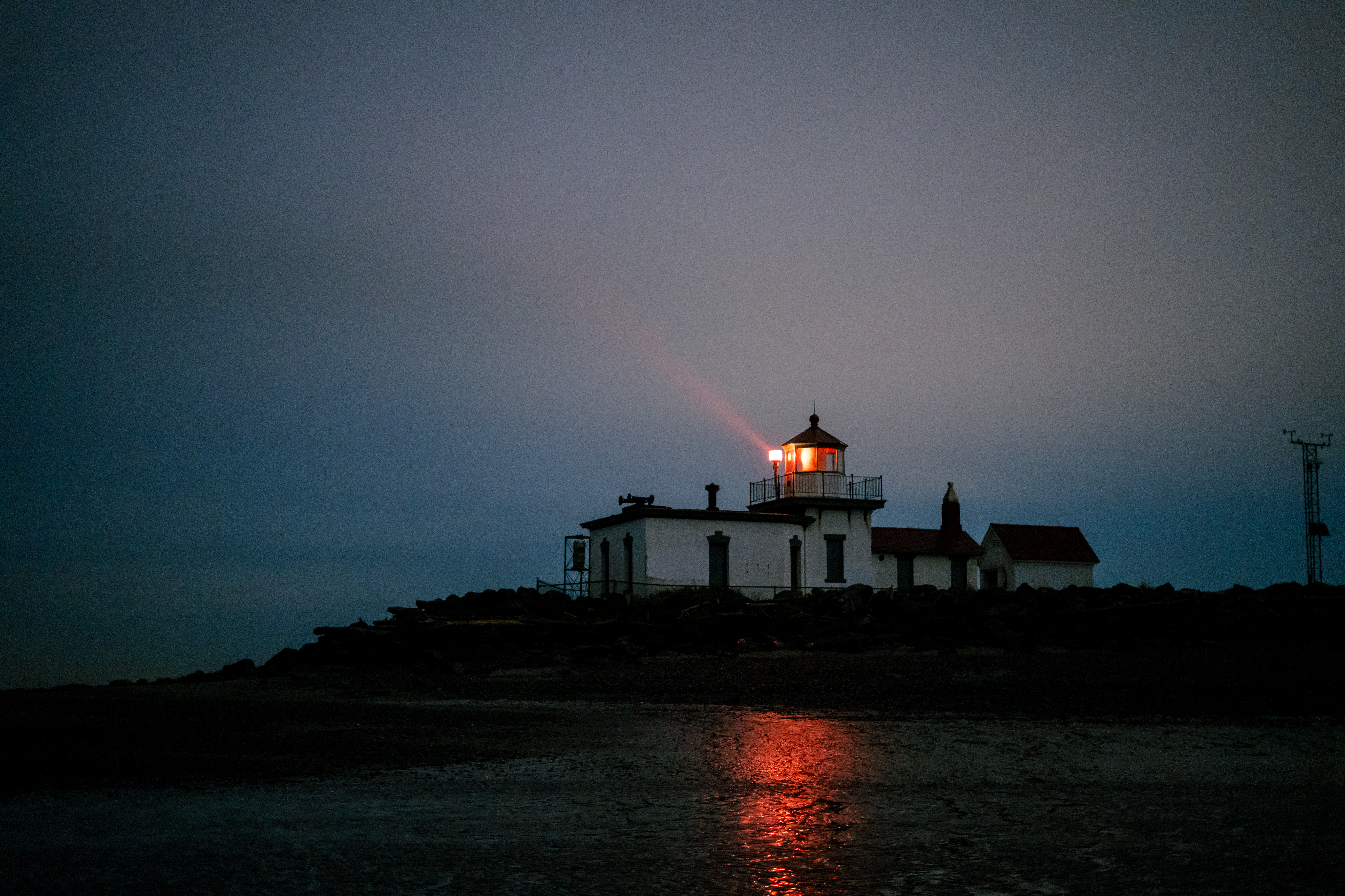 Discovery Park lighthouse, low tide